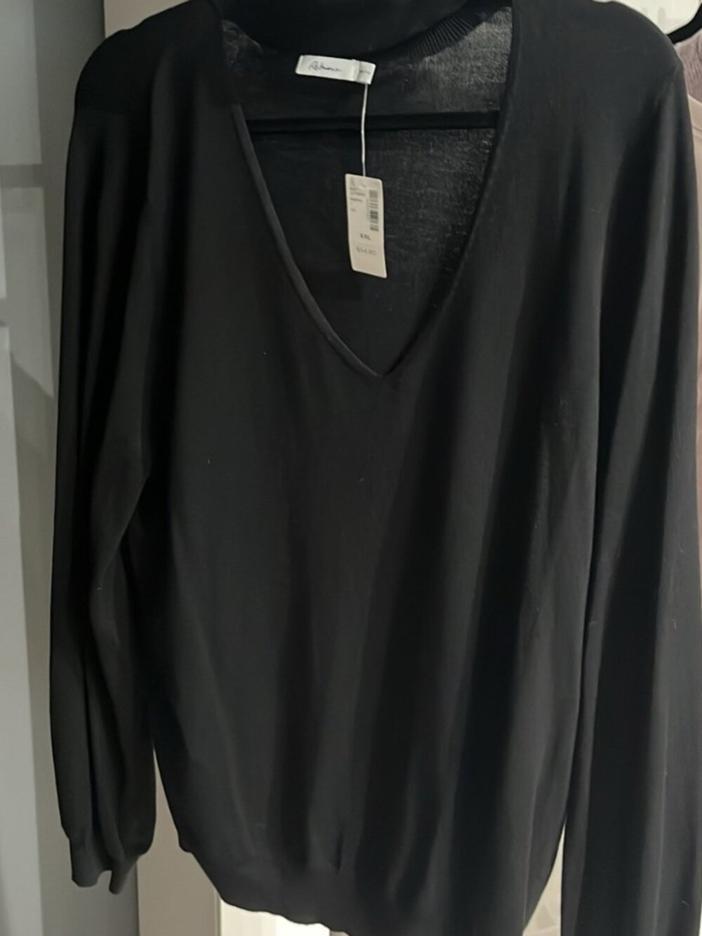 3/$15 Reitmans Keyhole Vneck Sweater Black